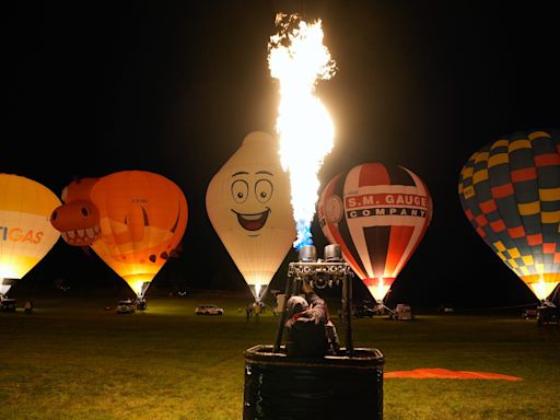 Hot air balloons light up Longleat in 75th anniversary festival