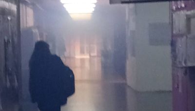 La Universidad del Comahue de Roca probó un sistema para reestablecer la clases, pero se llenó de humo - Diario Río Negro