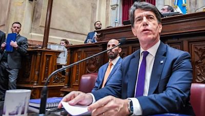 En medio de la crisis interna con Posse, Javier Milei pone la mira en el 9 de Julio para realizar el pacto con los gobernadores