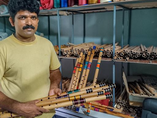 Passion turns this milkman in Alappuzha into flute maker