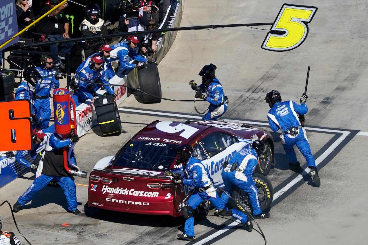 What TV channel is NASCAR’s Kansas race on today? Free live stream