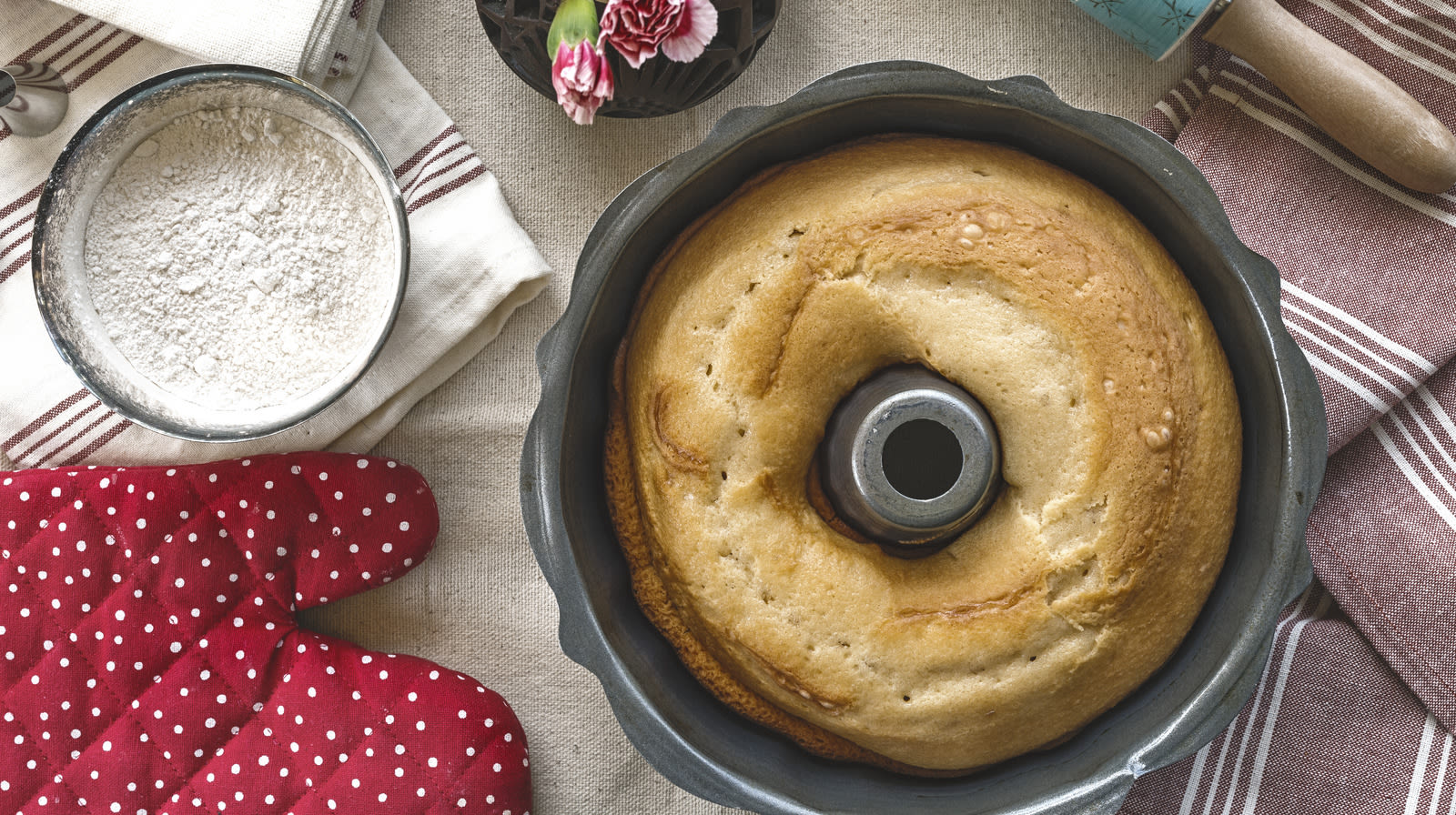 Here's When It's A Bad Idea To Line Your Cake Pan With Parchment Paper