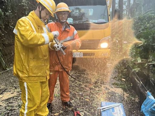 凱米颱風過境新北1萬7千餘戶一度停電 台電拚今日全部復電