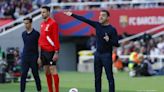 Xavi, firme para seguir en el Barça y a la expectativa