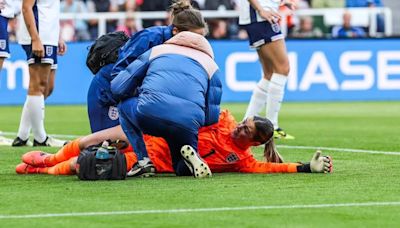 England dealt major injury blow as Mary Earps limps off against France