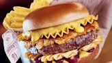 Outback cria novo hambúrguer com batata chips da Ruffles; veja como é