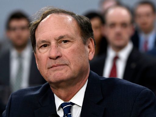 A Trump judge has just shown Alito how to recuse from a hot-button case