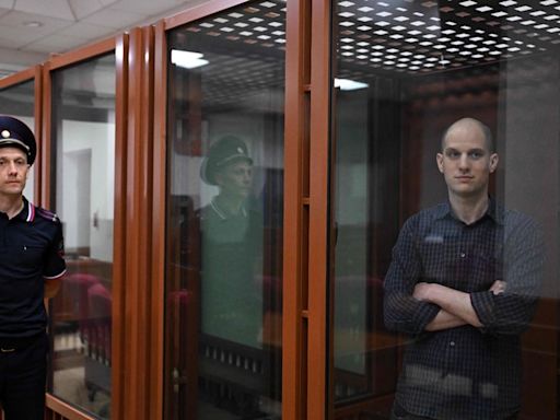 Rusia sentencia al periodista Evan Gershkovich, del Wall Street Journal, por espionaje; lo condena a 16 años de cárcel