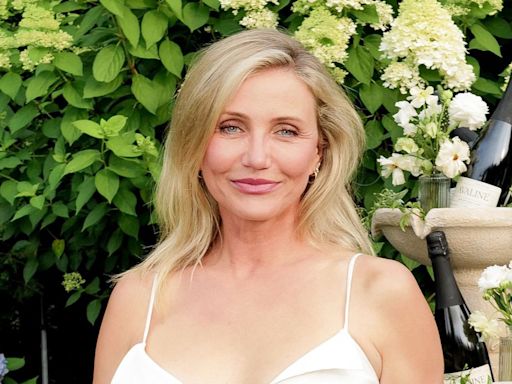 Cameron Diaz divine dans une petite robe blanche parfaite pour l’été