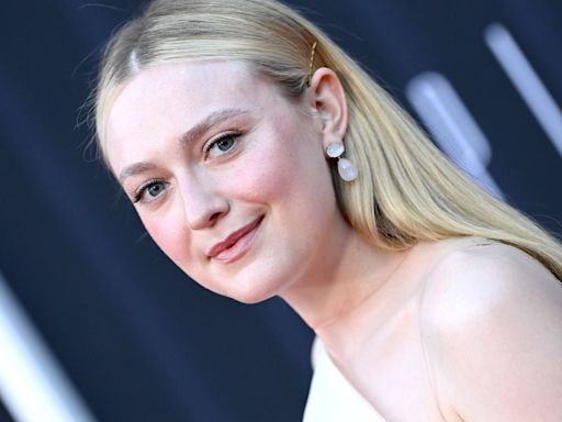 Dakota Fanning lleva recibiendo un regalo de cumpleaños de Tom Cruise desde los 11 años