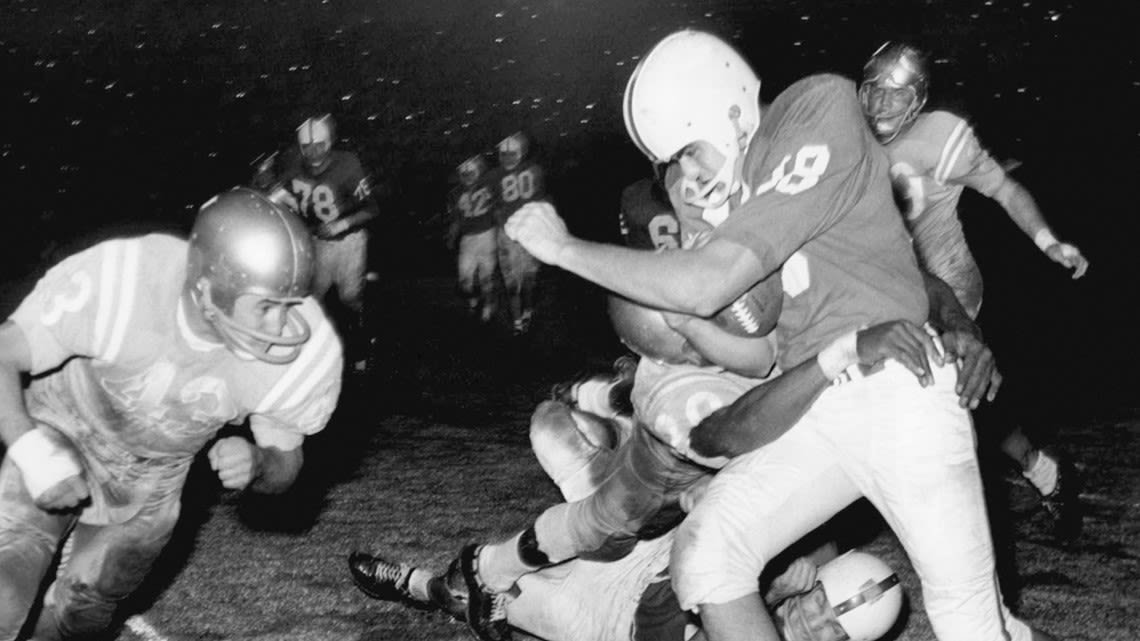 Roman Gabriel dies at 83. The first Filipino-American quarterback in NFL was MVP in 1969