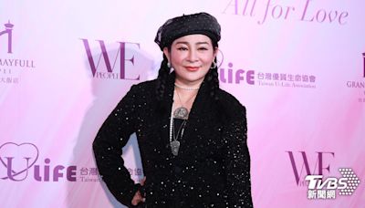 王彩樺金鐘戰袍被下「禁露令」！拎全新精品包亮相 尬輸陳美鳳深Ｖ辣裝│TVBS新聞網