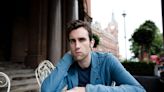 Matthew Lewis, estrella de Harry Potter, critica a Air Canada por echarlo de primera clase