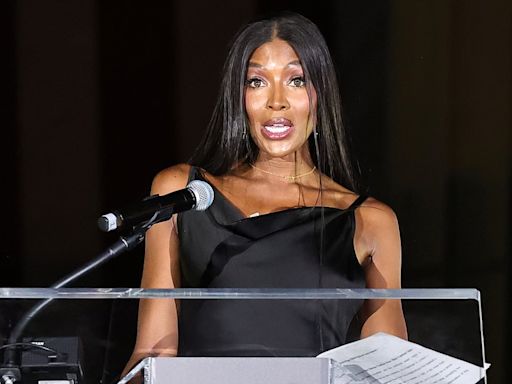 Naomi Campbell claps back at Anna Wintour after she made on stage dig