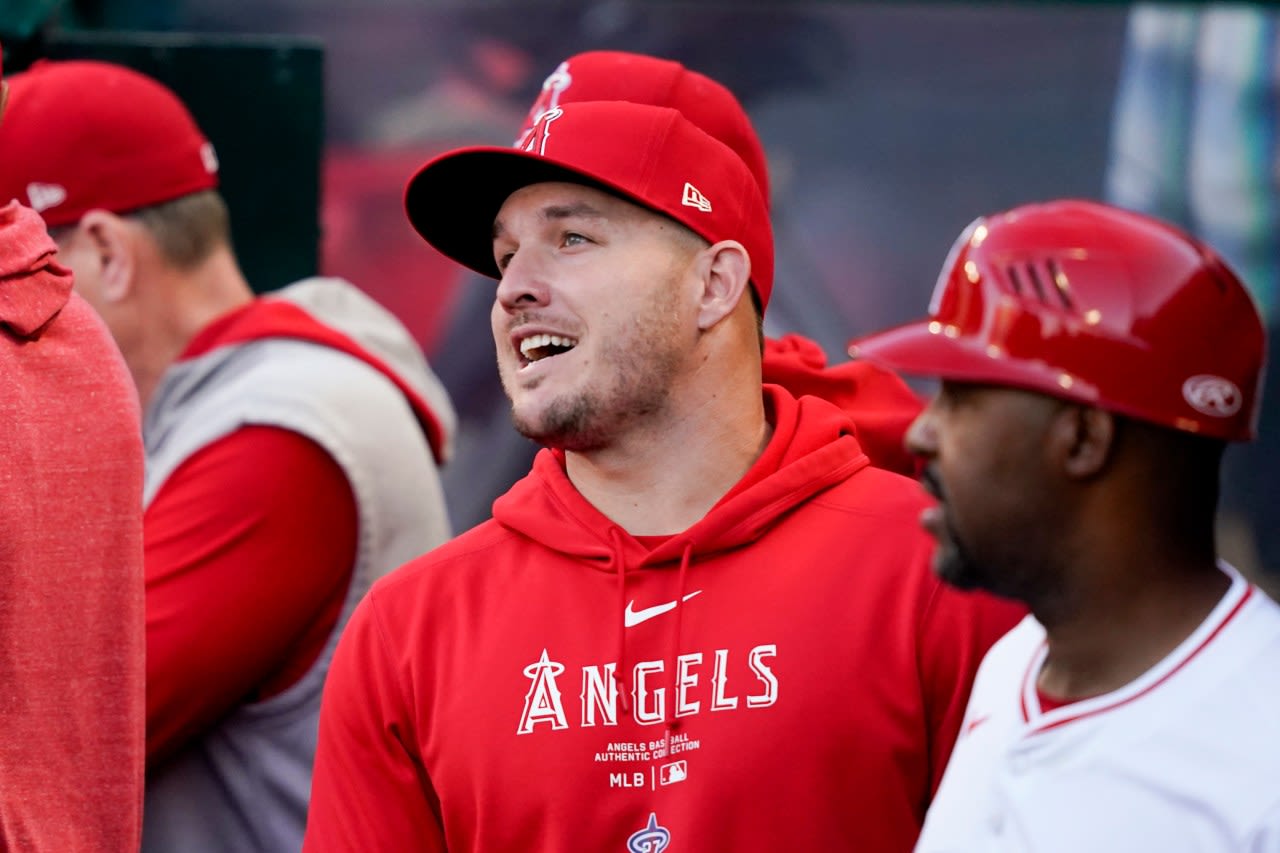 Angels star outfielder Mike Trout has knee surgery. Team expects 3-time MVP to return this season.