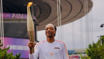 Snoop Dogg: El rapero que inició en una pandilla, hoy sonríe con la antorcha olímpica