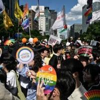 Tens of thousands of South Koreans celebrate Pride despite backlash