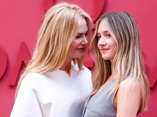 En una sorpresiva aparición, Sunday Rose, la hija de 16 años de Nicole Kidman, posó junto a su madre en una alfombra roja