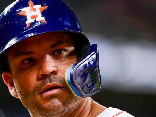 Ump show: Jose Altuve throws a tantrum after Astros get screwed over on foul ball