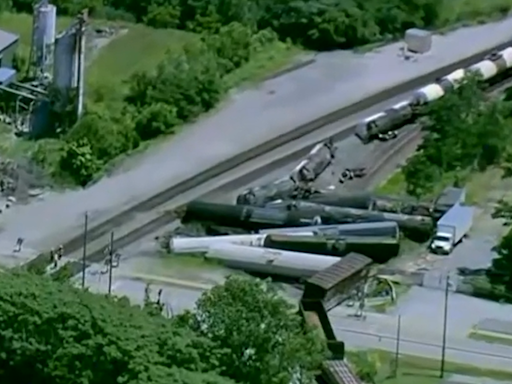 Neighbors evacuated for hours after freight train derails in Matteson, Illinois