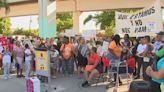 Protestan por desalojo en parque de casas móviles en Miami-Dade