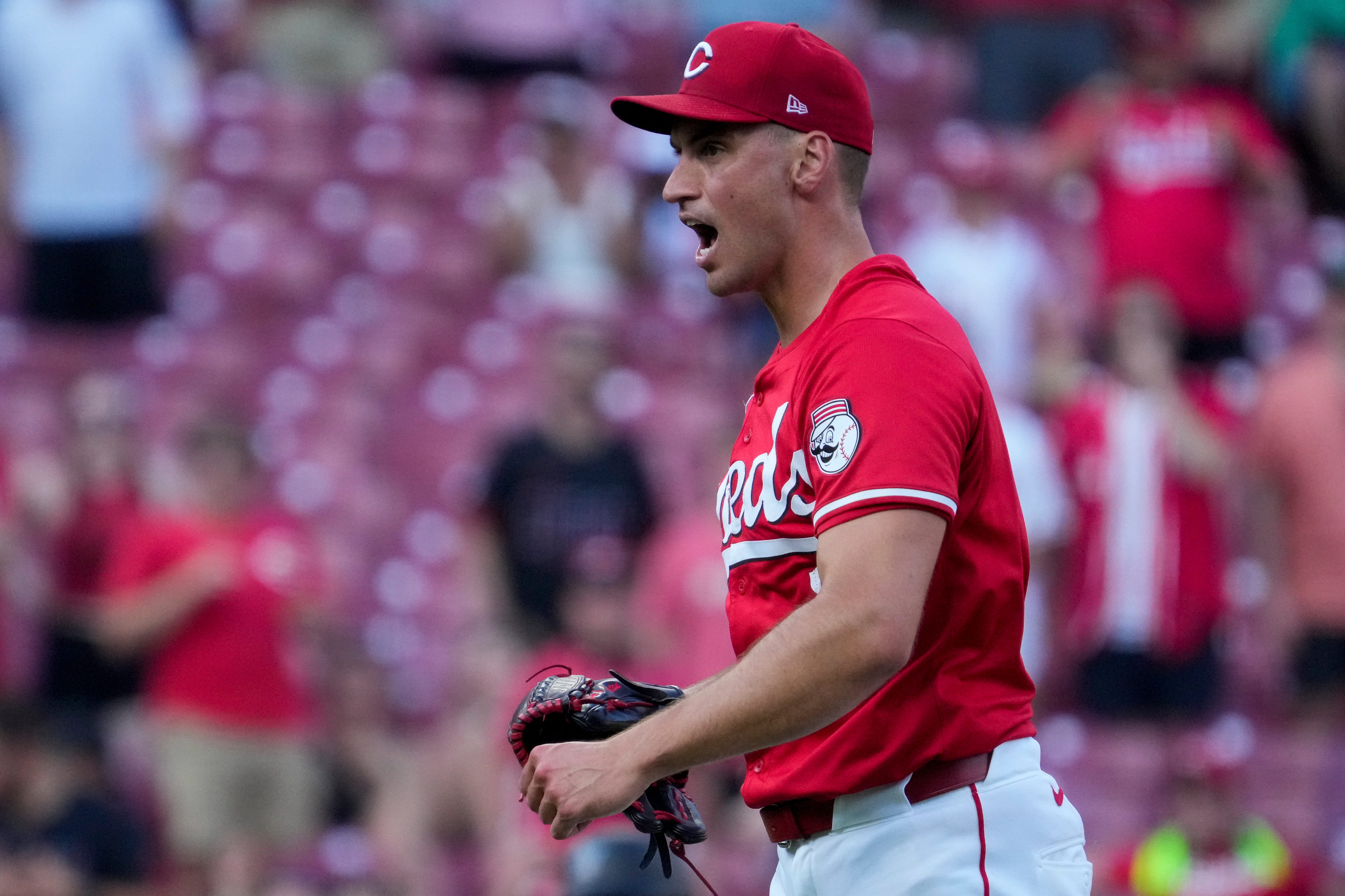 Cincinnati Reds reliever Brent Suter to IL with lat tear