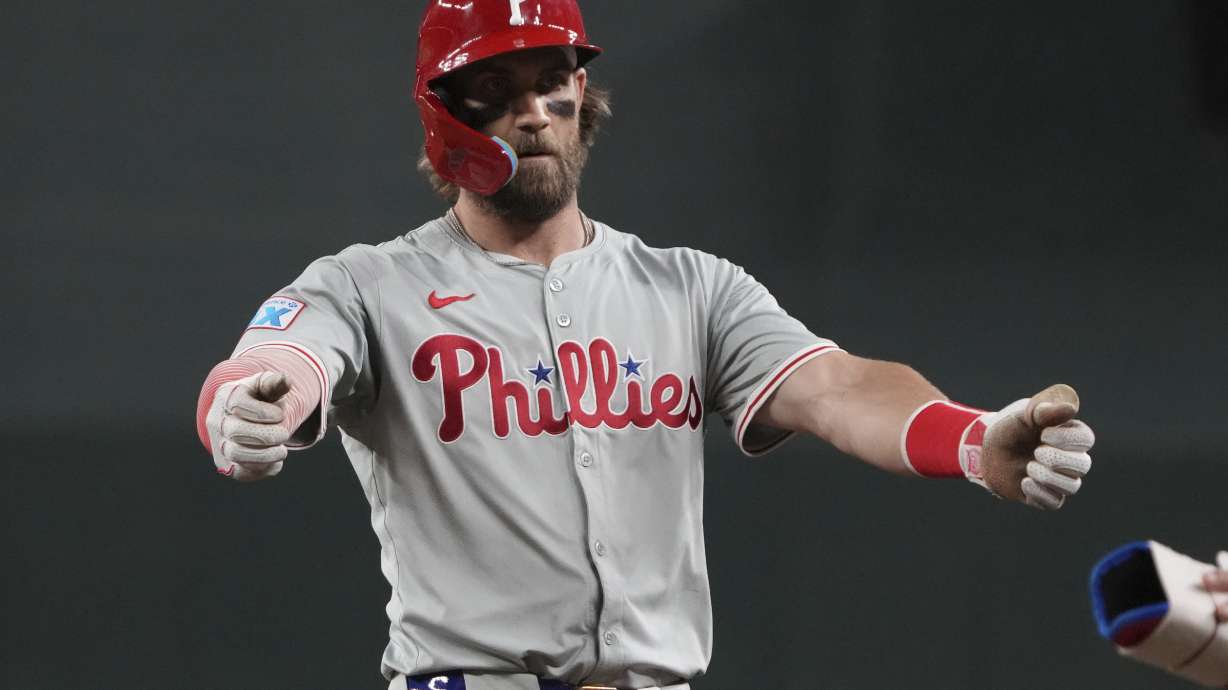 Bryce Harper, Trea Turner have big hits in 6th-inning rally, lead Phillies past the D-backs 6-4