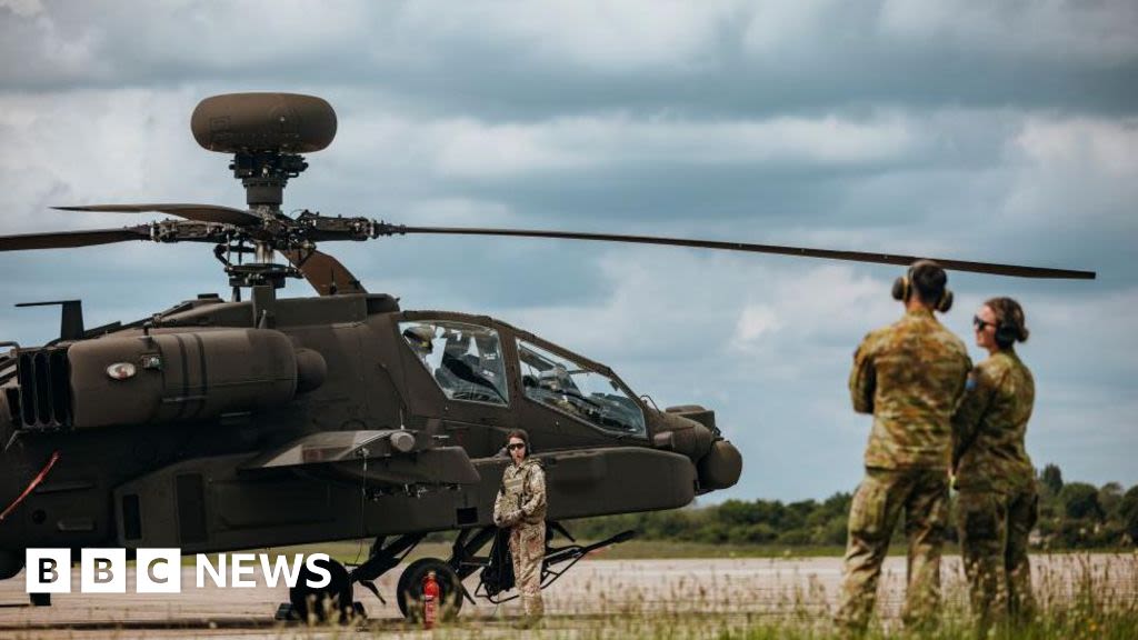 Wattisham Apache helicopters: British soldiers train Australians