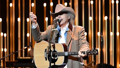 Grammy-winning country star forced to stop show over medical issue