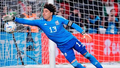 A pesar de no tener equipo, Guillermo Ochoa podría ser convocado a la Selección Mexicana