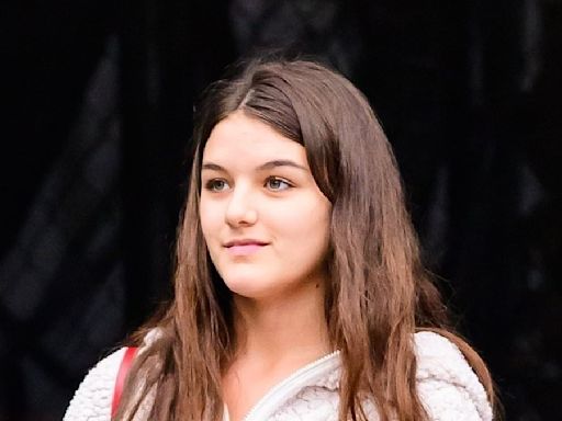 Tom Cruise and Katie Holmes' daughter Suri Cruise, 18, steps out