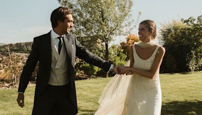 La boda en Segovia de Isa y Víctor: un vestido de novia con cintura vasca y una celebración de lo más bucólica