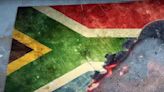 Un parti sud-africain fait scandale en brûlant le drapeau national dans une publicité