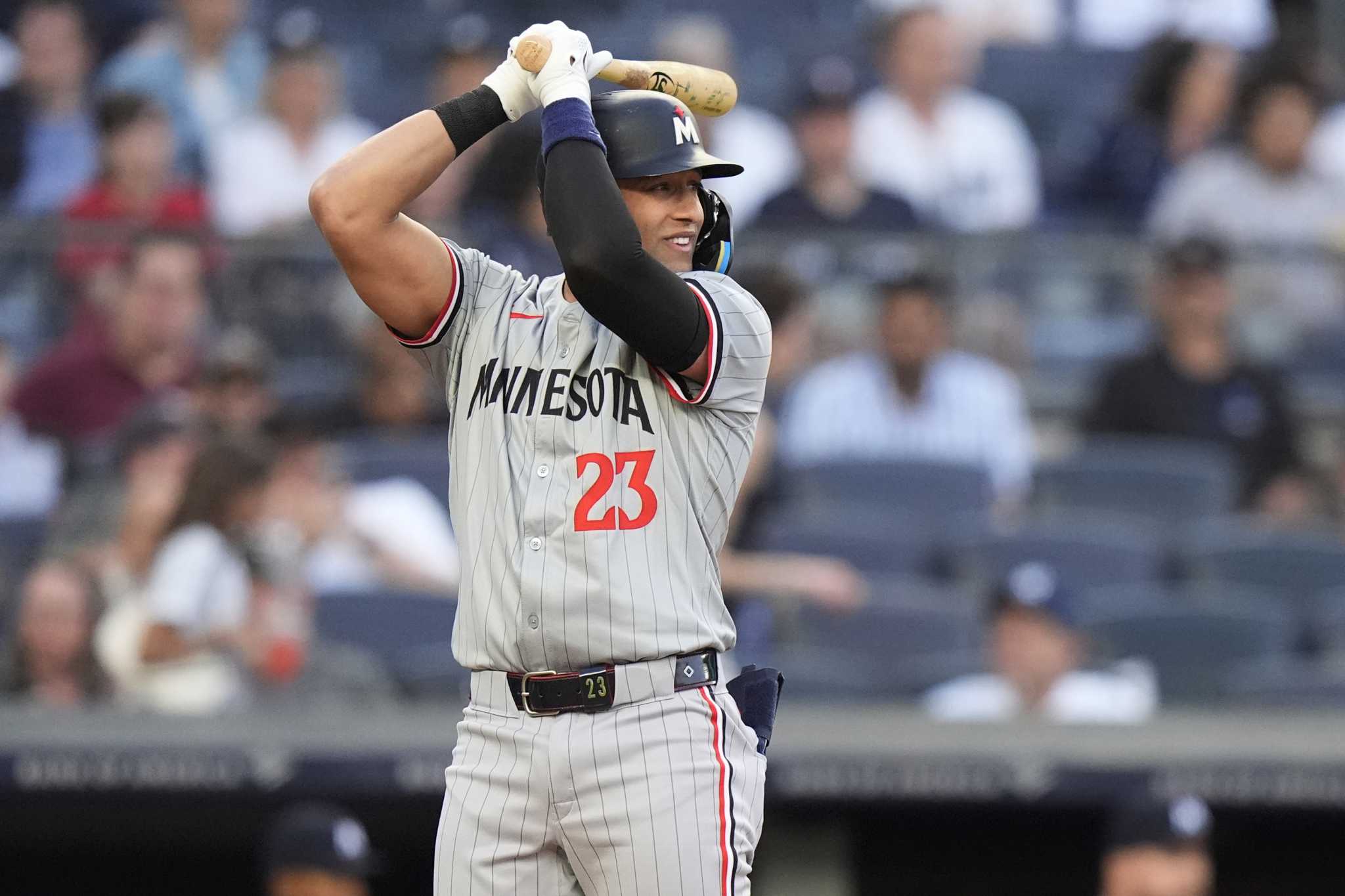 Just back from injured list, Twins 3B Royce Lewis salutes Derek Jeter in Yankee Stadium debut