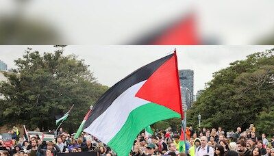 Australia: Pro-Palestinians breach Parliament's security; unfurl banners