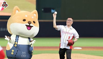 為味全龍「交通安全主題日」開球 李四川站上球場感觸深