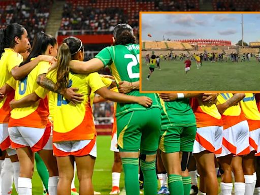Invasión del campo en el estadio de Cartagena tras el partido entre la selección colombiana y ecuatoriana de fútbol femenino