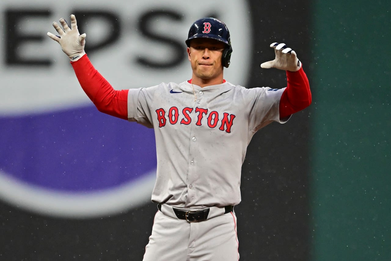 Rob Refsnyder leaves Red Sox game Sunday with injury