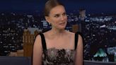 Natalie Portman a un avis tranché sur le style des Français : "Il ne faut surtout pas…" (VIDEO)