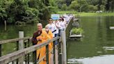 寂光寺300人持咒繞行龍潭湖 魚苗放流護生態 | 蕃新聞