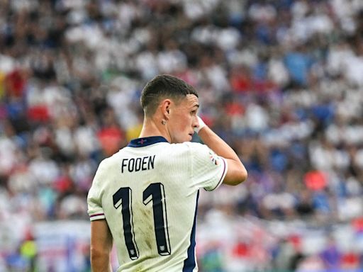 Phil Foden calls for England 'leaders' to resolve poor press