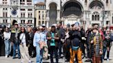 Venecia no consigue reducir el número de turistas el primer día de pago por acceder al centro