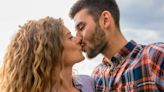 Hay una explicación científica por la que nunca se olvida el primer beso