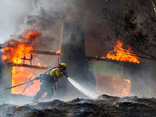 Neighbors fight flames as Edgehill fire levels homes in San Bernardino