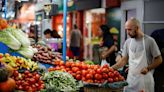 Problemas económicos de Argentina despiertan el "turismo de supermercado" de los vecinos