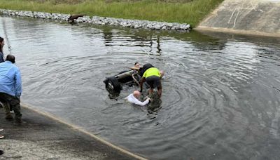 2 people rescued by good Samaritans after crashing into Metairie canal