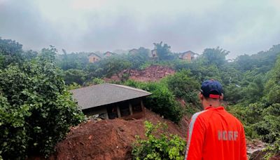 Wayanad Landslide: 11 Dead, Hundreds Trapped; PM Modi Dials Kerala CM, Announces Ex Gratia Of Rs 2 Lakh