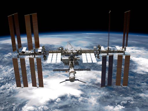 SpaceX given $1.2 billion to destroy International Space Station