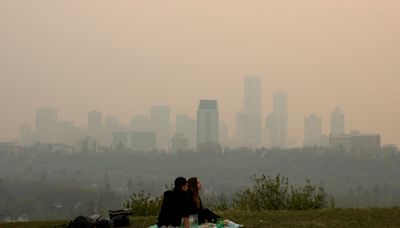 Incendios en Canadá provocan miles de evacuaciones en Columbia Británica y avisos de humo en Alberta