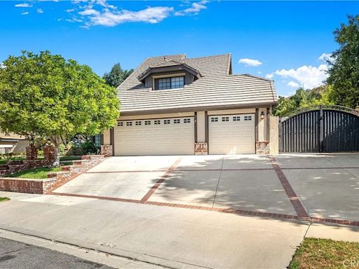 The Iconic POLTERGEIST House Is Up For Sale. Creepy Clown Doll Not Included